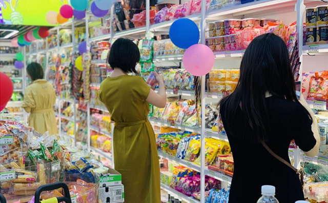 如何在市場發(fā)展競爭中不斷突破，怡佳仁零食店品牌線上線下協(xié)同進(jìn)步