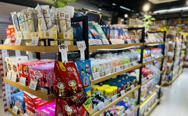 熱情肯干，走出生活困境，龐女士選擇怡佳仁零食店加盟品牌后的成功之路