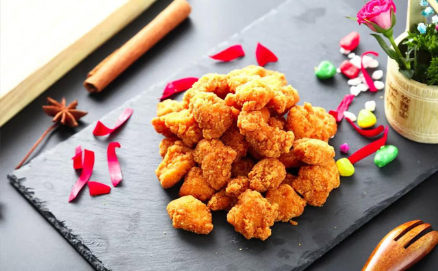 功夫雞排，正宗臺灣口味，口感酥脆色澤誘人健康美味