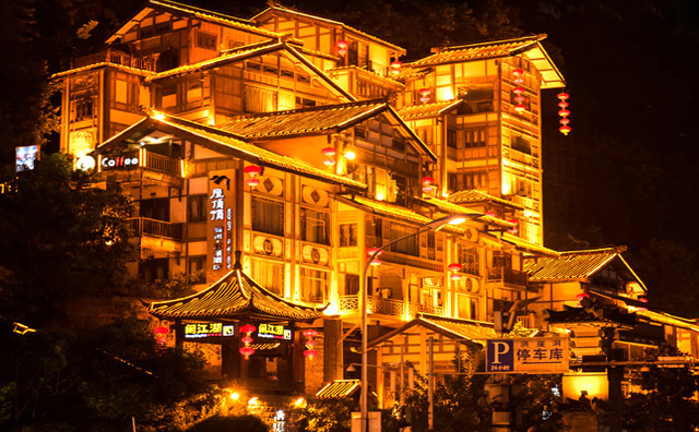 重慶洪崖洞哪家火鍋好吃，朝天門邀你看江景吃火鍋