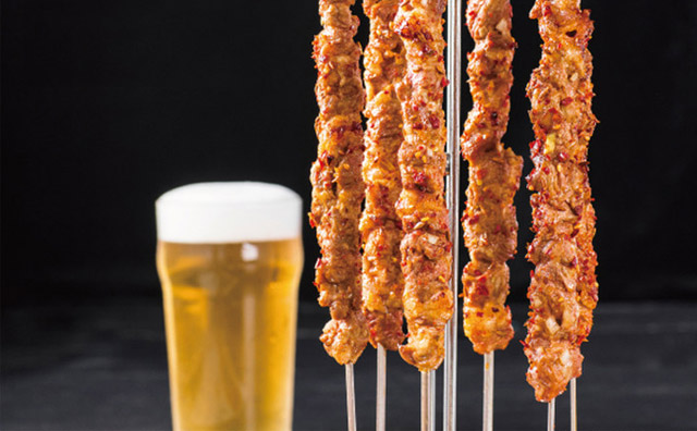 烤串，現(xiàn)切，現(xiàn)穿，現(xiàn)烤