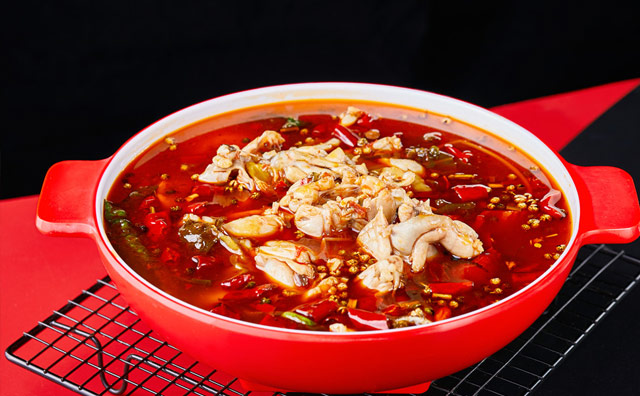 老黃記丁丁美蛙魚頭自助魚火鍋，味鮮美味，營養(yǎng)豐富