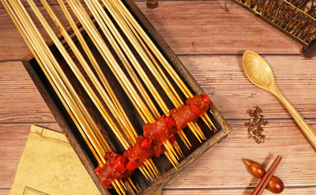 開串串香店如何降低風(fēng)險(xiǎn)，把握這三點(diǎn)做紅火生意