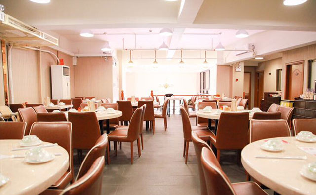 做餐飲服務員要知道的溝通技巧，掌握這些讓生意更紅火