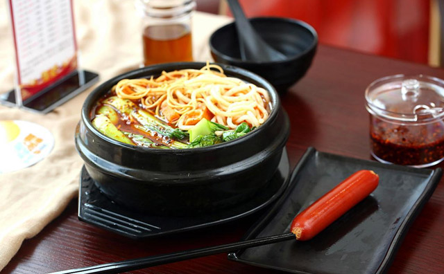 過橋米線店如何維護(hù)顧客關(guān)系，以下三點(diǎn)需注意