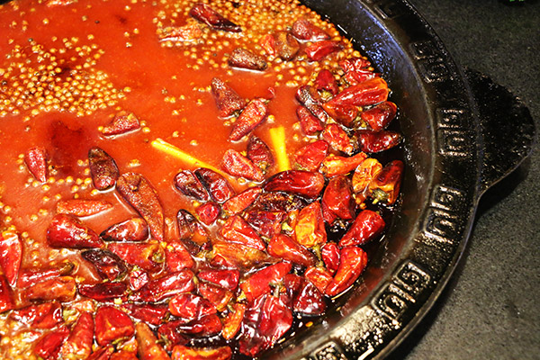 開重慶火鍋加盟店技巧，需了解顧客內(nèi)心真正的渴望