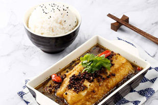 酥先生烤魚(yú)飯菜品