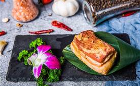 小豬查理川式烤肉，吃川式烤肉，選小豬查理