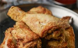 在大學(xué)城附近開一家炸雞店，有哪些優(yōu)勢？