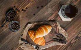 一個(gè)人開面包店的經(jīng)歷，希望大家從中吸取經(jīng)驗(yàn)