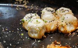 在家做生煎包，掌握這四個(gè)小技巧又香又脆汁又多