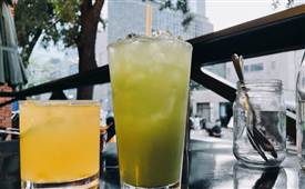 前人踩坑，后人取經(jīng)，我們?cè)撊绾伍_好一家茶飲加盟店？