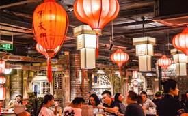 火鍋店如何喚醒年輕人的消費(fèi)興趣？